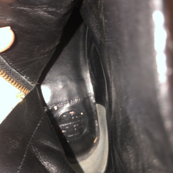 Size 7 1/2 women’s outside zip Tory Burch black Chelsea style boots low heel. - Picture 8 of 9